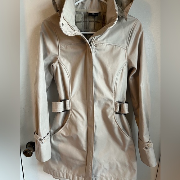 Size xs fabulous cream coloured windbreaker jacket - Picture 2 of 8